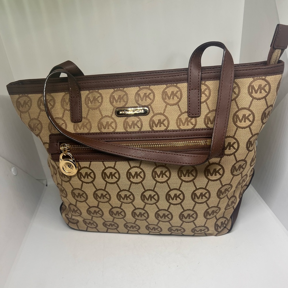 Michael Kors Vintage-Rare Signature Saffiano Leather Bag